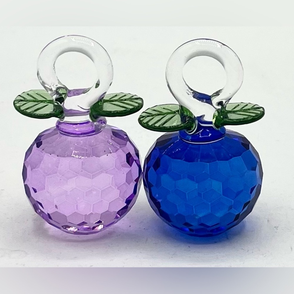 2 Sculpture Crystal Paperweight Apple Figurines Glass Ornaments Home Decor 2”